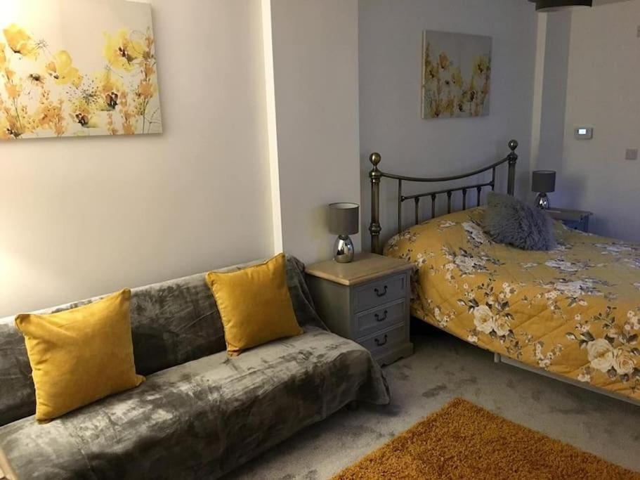 Daffodil House , West Wales แลนโดเวรี ภายนอก รูปภาพ