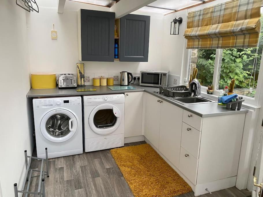 Daffodil House , West Wales แลนโดเวรี ภายนอก รูปภาพ
